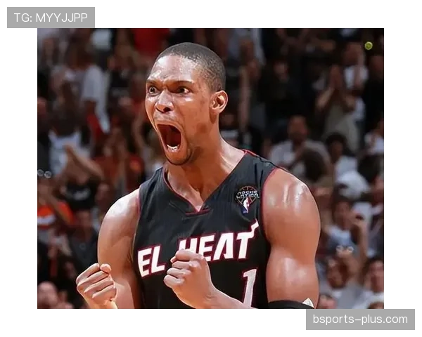 克里斯·波什通过无球切入拉开空间，提升热火内线进攻效率